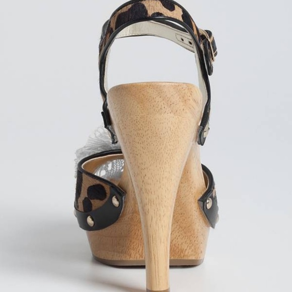 GUESS!! VELARE ANIMAL PRINT NETTED ROSETTE HEELS - Picture 3 of 4